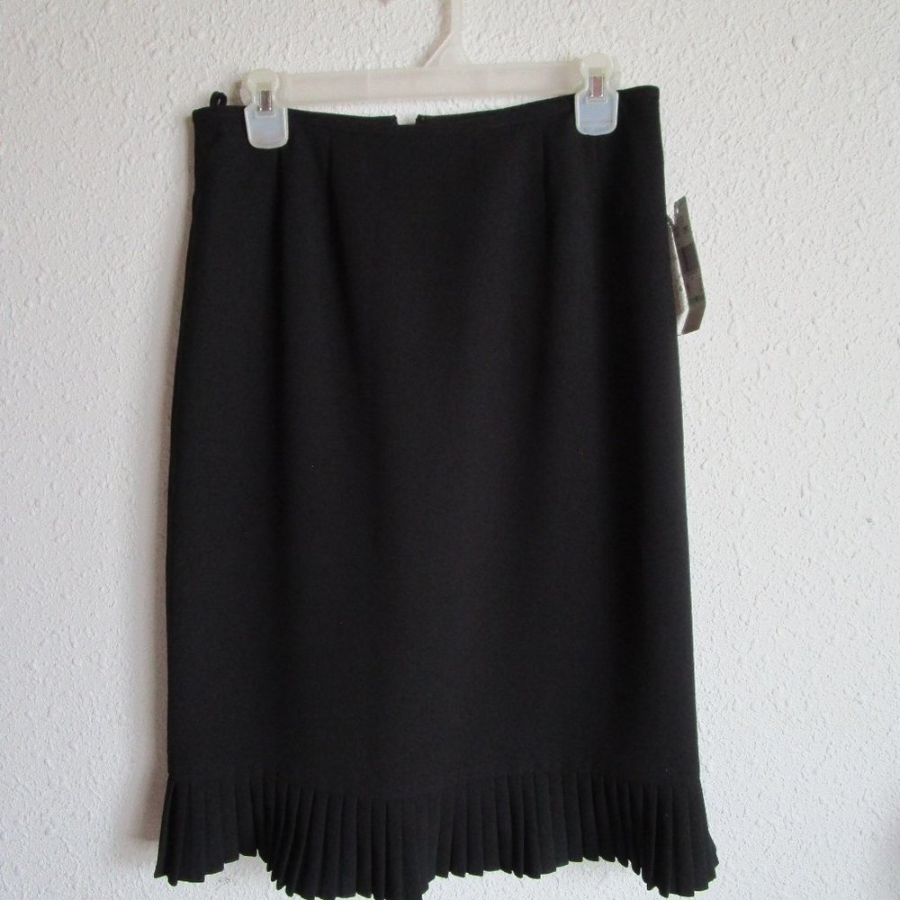 Professional black skirt 24 inch Evan-Piccone Size 8 new condition.